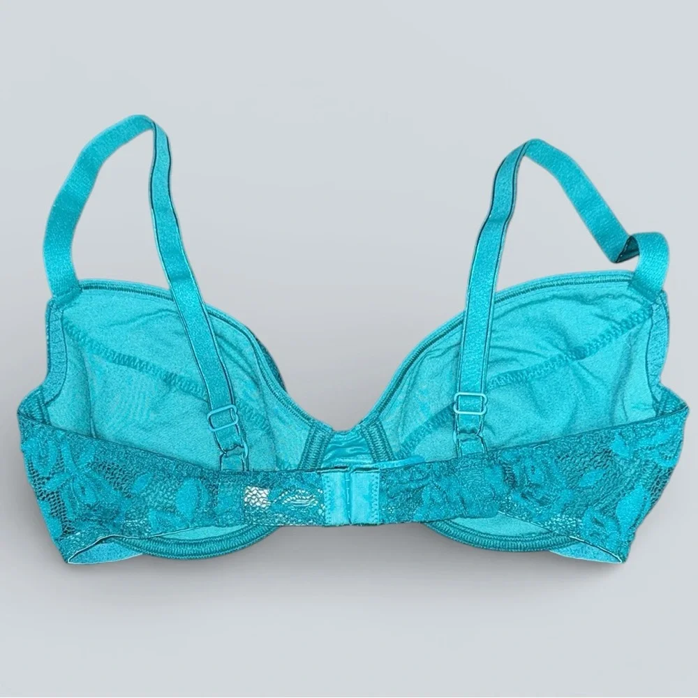 Victoria’s Secret Lace Underwire Bra - Picture 2 of 5
